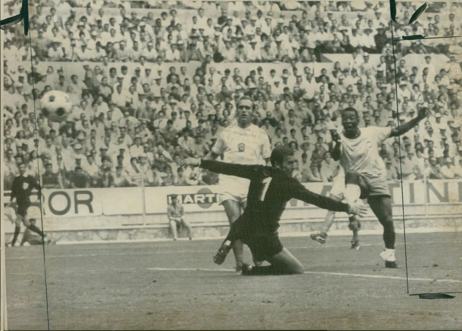 Pelé scores at Estadio Jalisco, Guadalajara, 1970: the same ground and tournament as the save