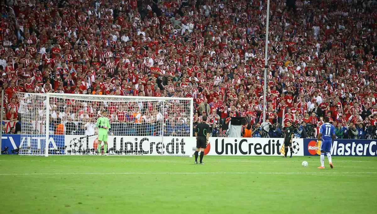 Drogba against Manuel Neuer for the decisive last penalty of the shoot-out