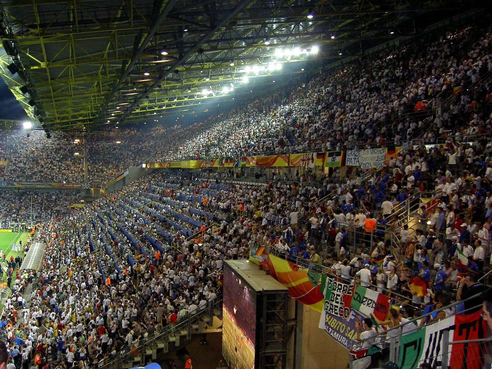 Wide view of the Westfalenstadion during Germany v Italy, 4 July 2006