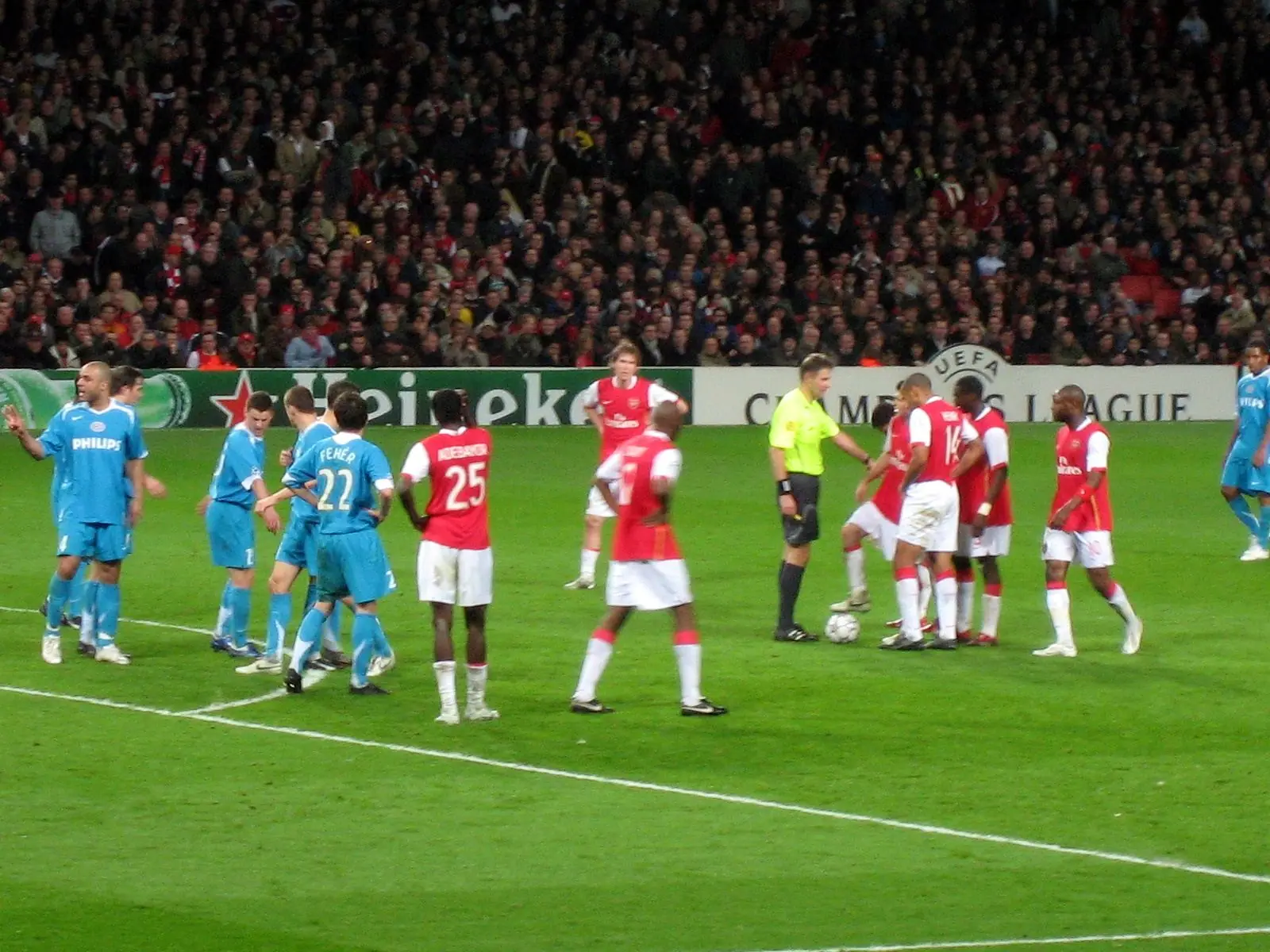 Henry's free kick, Arsenal v PSV Champions League at the Emirates, 7 March 2007