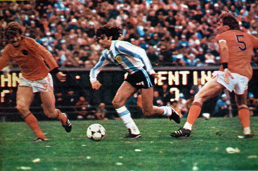 Mario Kempes carrying the ball in the 1978 World Cup final v the Netherlands, Buenos Aires, 25 June 1978: the match itself