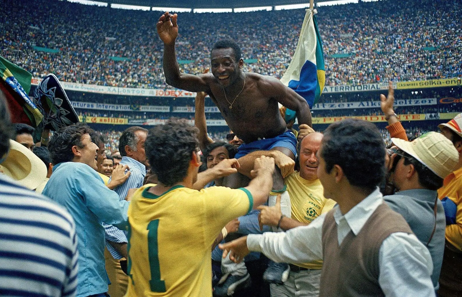 Pelé carried by the crowd after the 1970 final, Estadio Azteca