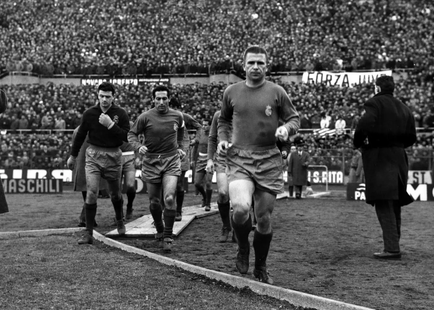 Ferenc Puskás leading Real Madrid out at Turin in February 1962, two seasons after Hampden