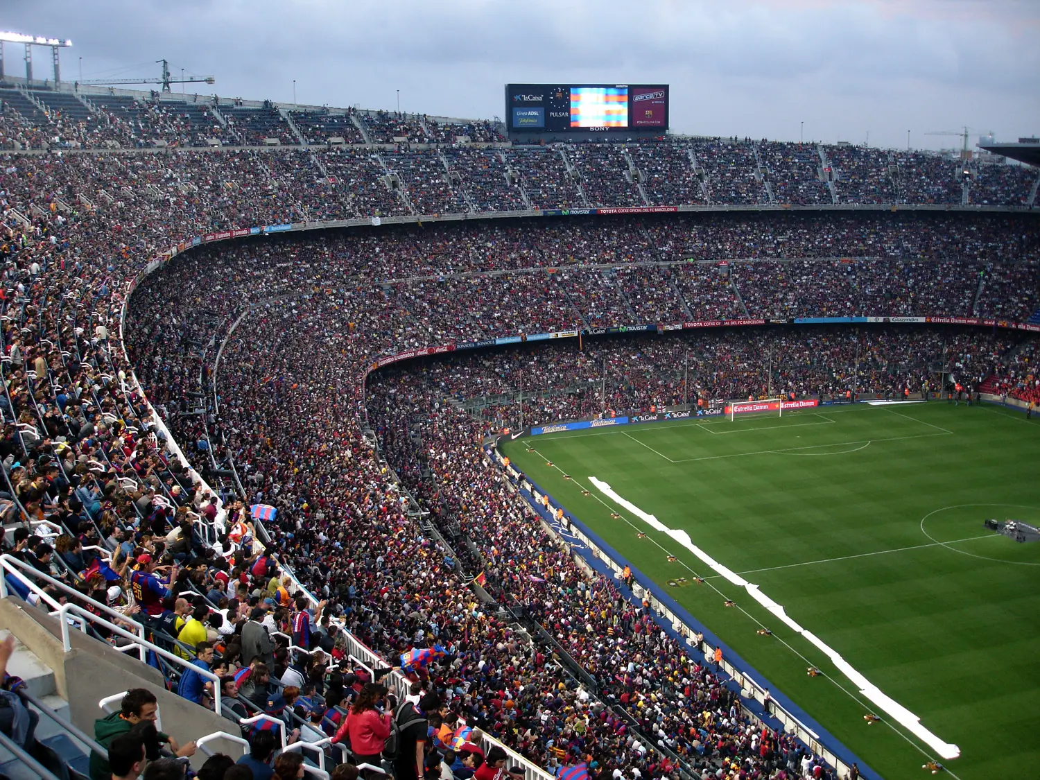 A packed Camp Nou, Barcelona, 2005, Rivaldo's home ground four years earlier