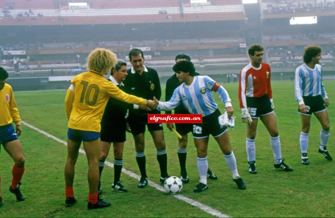 Carlos Valderrama and Diego Maradona, the captains of Colombia and Argentina, shake hands before the 1987 Copa América third-place match