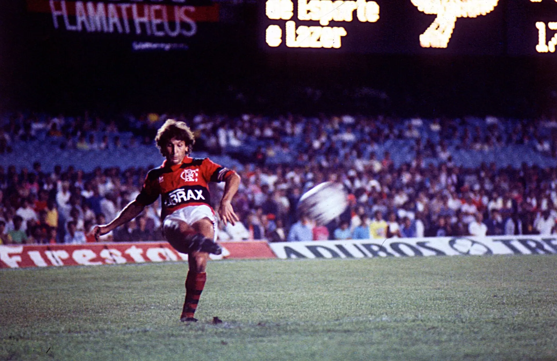 Zico in Flamengo colours at the Maracanã in 1981